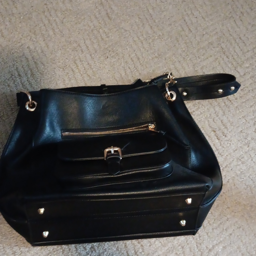 A Micheal kors black shoulder bag